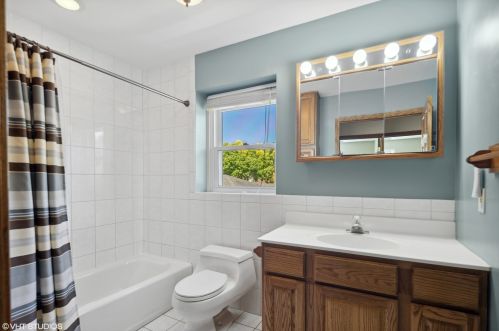 224 Highland Ave, Elmhurst IL 60126-2557 exterior