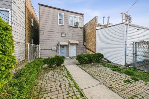 5028 Lawrence Ave, Chicago IL 60630-3400 exterior