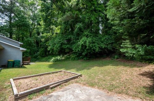 6769 Lockridge Dr, Atlanta GA 30360-1555 exterior