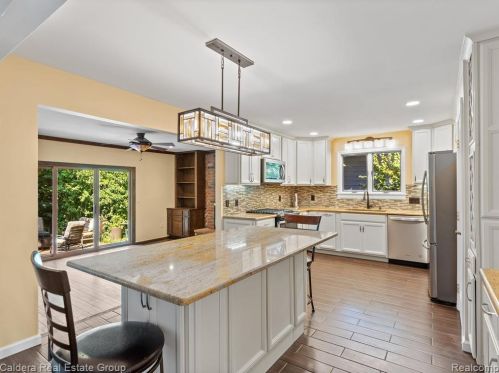 1413 Ogden Dr, Troy MI 48083-5339 exterior