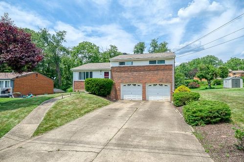 288 Longleaf Dr, Moon Twp, PA 15108-3136