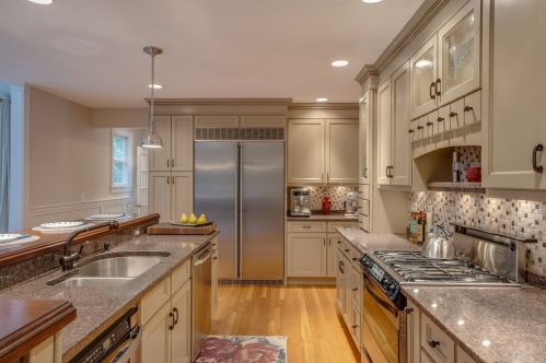 37 Chestnut St, North Andover MA  01845-5211 exterior