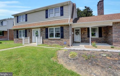 360 Barberry Dr, Hanover, PA 17331-1302