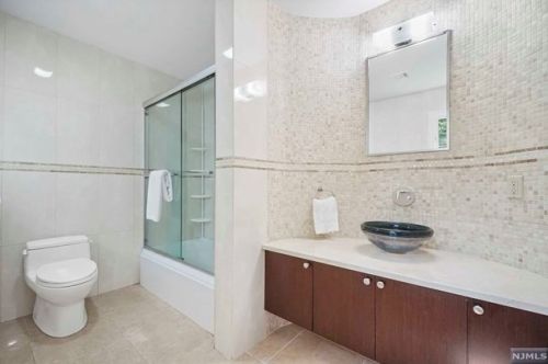 3 Pne Ter, Demarest NJ 07627-1214 exterior