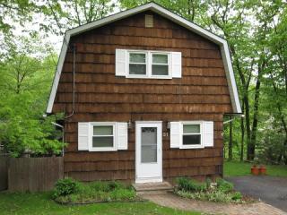 31 Tufts Trl, Hopatcong, NJ 07843-1131