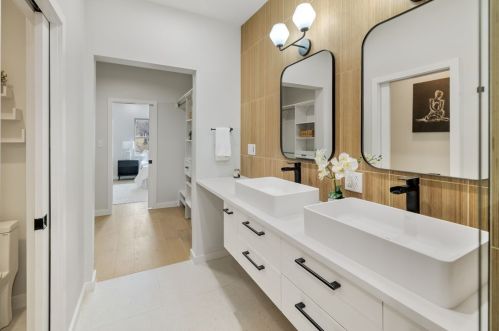 5105 Holmes St, Pittsburgh PA  15201-2433 exterior