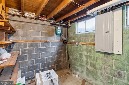 114 Woodview Ln, Riverton NJ  08077-3218 exterior