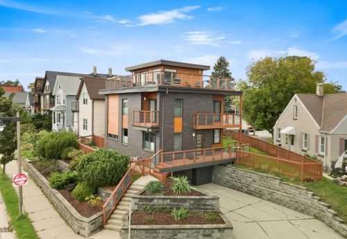 2001 Booth St, Milwaukee WI 53212-3403 exterior