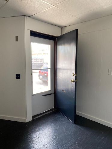 1427 81, Milwaukee WI 53222-3809 exterior