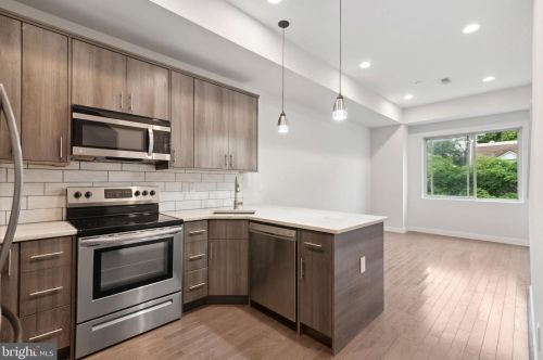 2120 Franklin St, Philadelphia PA 19133-2107 exterior