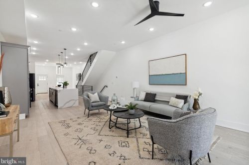 429 Krams Ave, Philadelphia PA  19128-3310 exterior