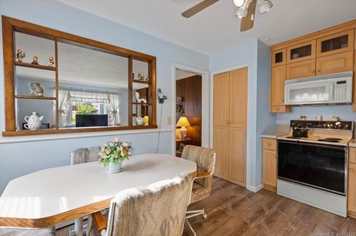 24 Edgemont Rd, Milford CT 06460-5009 exterior