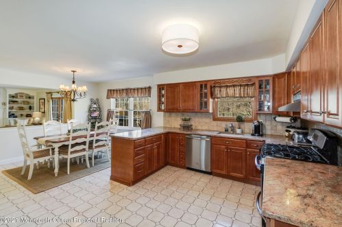 8 Cedar Ct, Jackson Twp NJ exterior