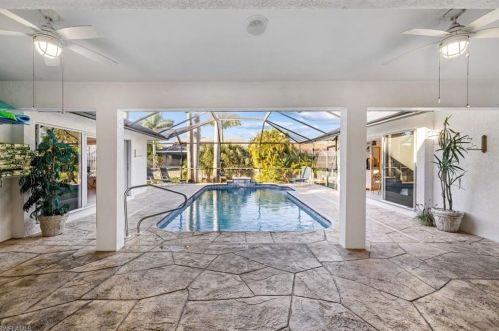 428 Sharwood Dr, Naples FL 34110-5726 exterior