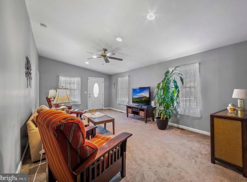 215 Main St, Pilesgrove NJ  08098-1043 exterior