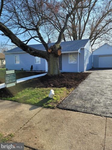 52 Memorial Dr, New Castle DE  19720-1334 exterior