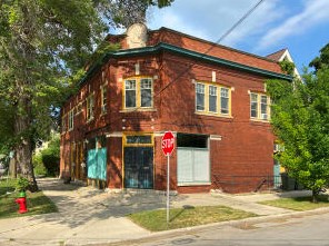 1950 Bartlett Ave, Milwaukee, WI 53202-1462