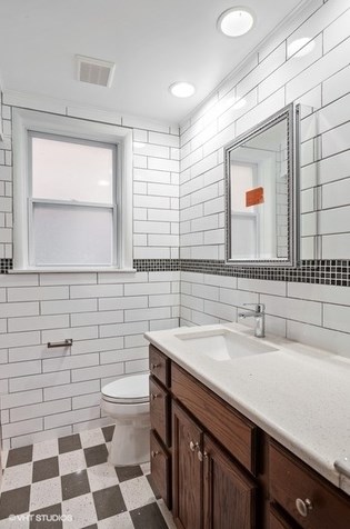 6540 Washtenaw Ave, Chicago IL 60645-5341 exterior