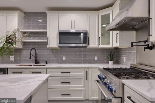 18 Walnut St, Lancaster PA  17602-4924 exterior