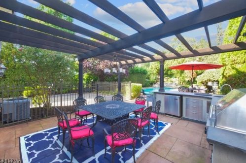 90 Spg Gdn Ave, Nutley NJ 07110-1507 exterior