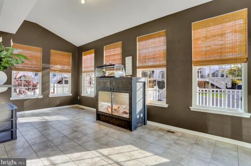 1942 Oak Hills Dr, Hanover PA 17331-9441 exterior