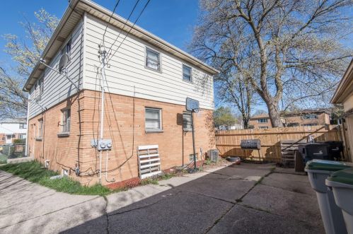 3974 98th St, Milwaukee, WI 53222-2404