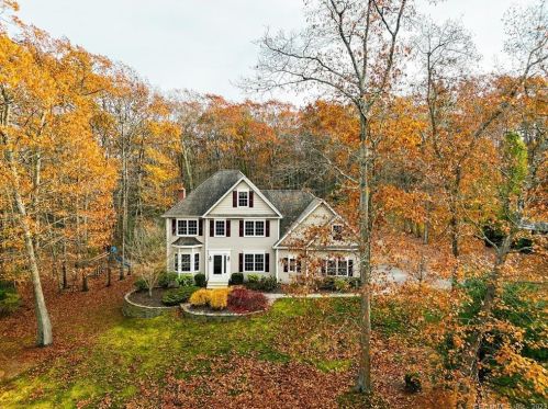 10 Azalea Ln, Ellington CT  06029-3063 exterior