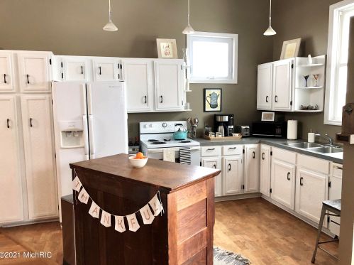 6856 118 Ave, Fennville MI 49408-9766 exterior