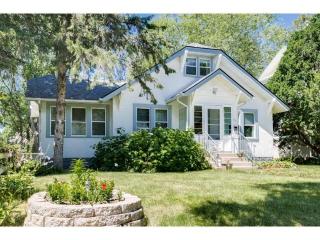 134 15th Ave, Hopkins, MN 55343-7334