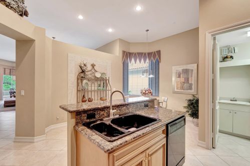 56 Is Dr, Boynton Beach FL 33435-3338 exterior