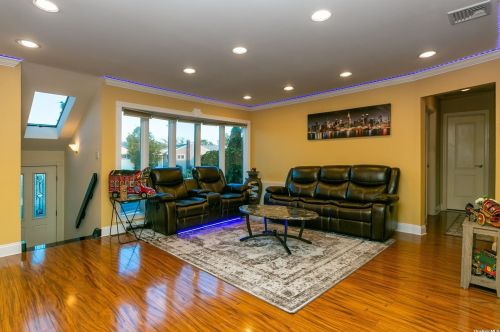 34 Heatherfield Rd, Valley Stream NY  11581-2314 exterior