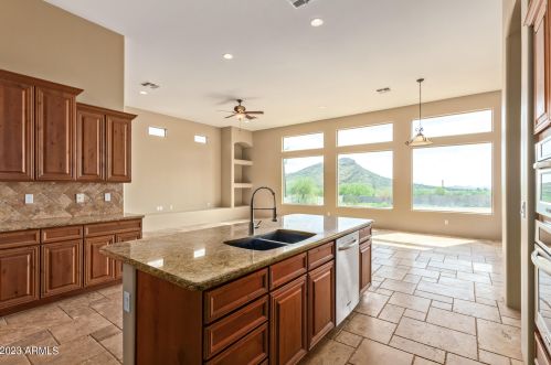 44822 3 St, Phoenix AZ 85087-8639 exterior