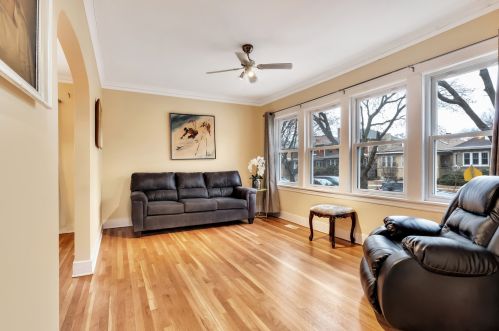 2311 Lunt Ave, Chicago IL  60645-4712 exterior