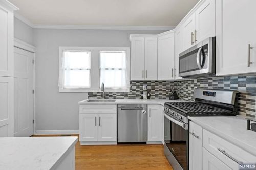 333 Undercliff Ave, Edgewater NJ  07020-1216 exterior