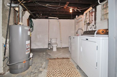 1664 Hillsdale Ave, Pittsburgh PA 15216-1870 exterior