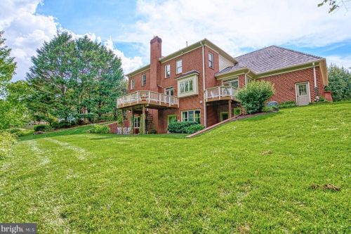 1613 Maddux Ln, Mc Lean VA 22101-3200 exterior