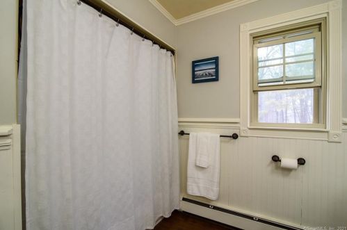 16 Seagrave St, Killingly CT 06239-4129 exterior