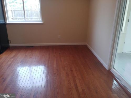 38 Coachlight Ct, New Castle DE  19720-3907 exterior