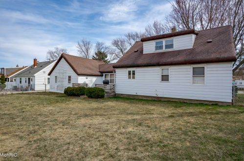 1423 Parkhurst Ave, Grand Rapids MI 49504-2646 exterior