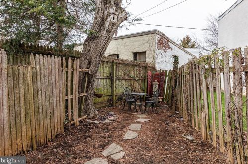 249 New Holland Ave, Lancaster PA 17602-2301 exterior