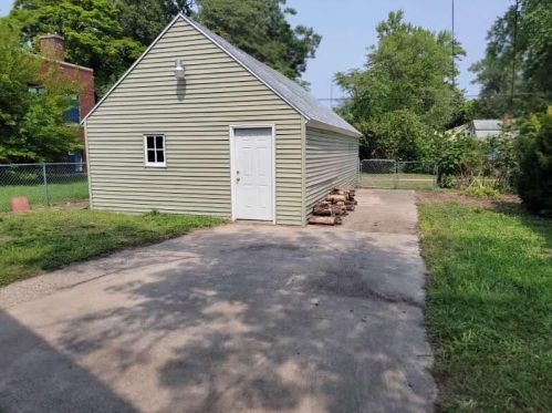 766 Mclaughlin Ave, Meskegon MI 49442-4031 exterior