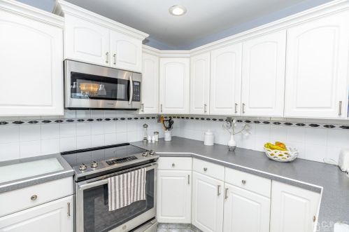 142 Bedford Ave, Iselin NJ 08830-2455 exterior