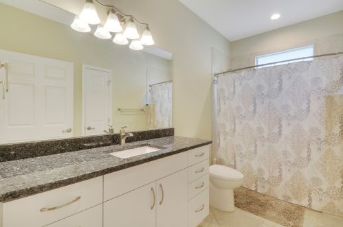 4904 Palmetto Dr, Fort Pierce FL 34982-3222 exterior