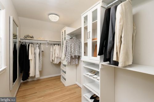 1209 Forestwood Dr, Mc Lean VA  22101-2603 exterior