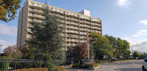 1055 River Rd, Edgewater NJ  07020-1364 exterior