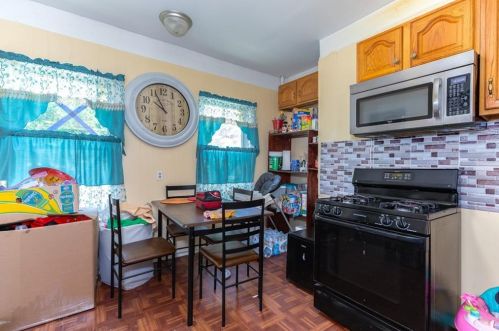 12 Humes St, Providence RI 02907-3203 exterior