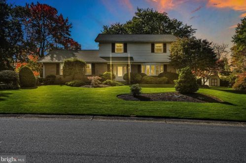 1817 Amity Dr, Lancaster, PA 17601-6203