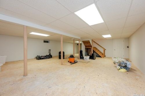 22 Long Acre Ln, Huntington Station NY 11746-7926 exterior