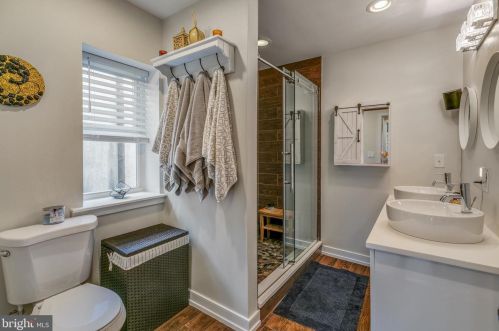 1223 Ellsworth St, Philadelphia PA 19146-2812 exterior