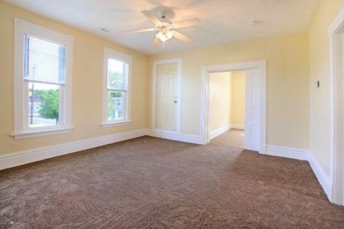 649 Eastern Ave, Grand Rapids MI 49503-5516 exterior